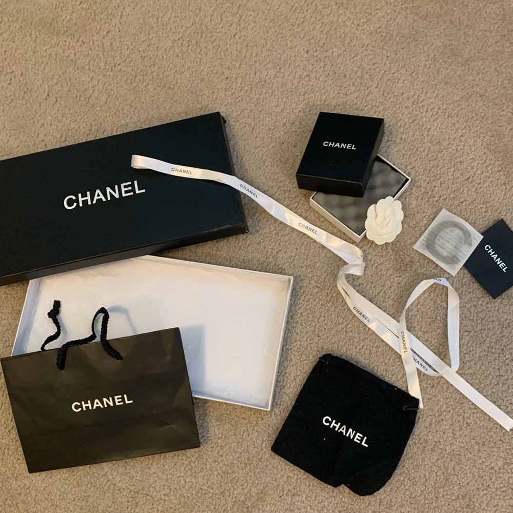 100% authentic Chanel gift wrap set box ribbon Camellia flower dust cover boxes